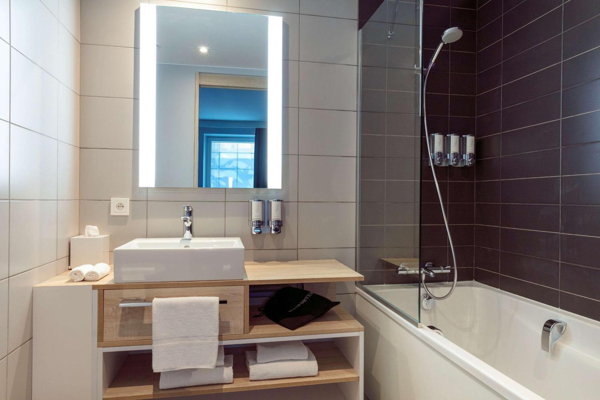 Hotel Hampton By Hilton Paris Clichy Exterior foto
